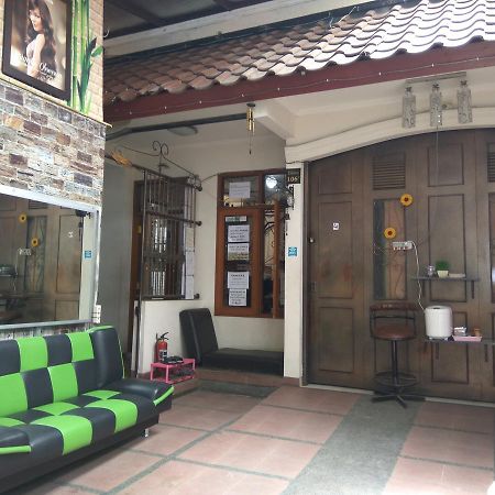 Peony Guesthouse Bandung Exterior photo