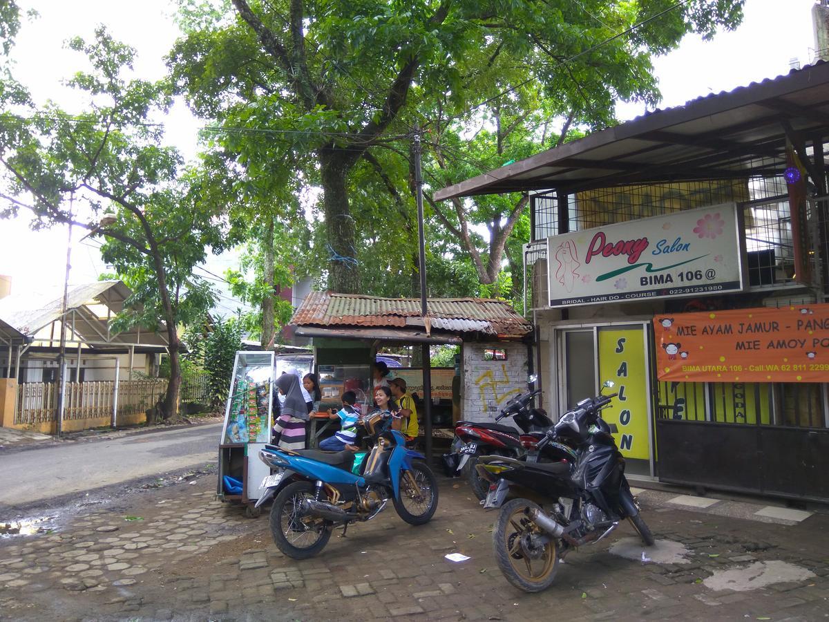 Peony Guesthouse Bandung Exterior photo