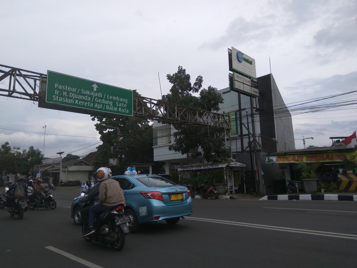 Peony Guesthouse Bandung Exterior photo