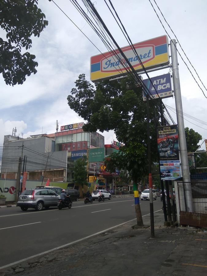 Peony Guesthouse Bandung Exterior photo